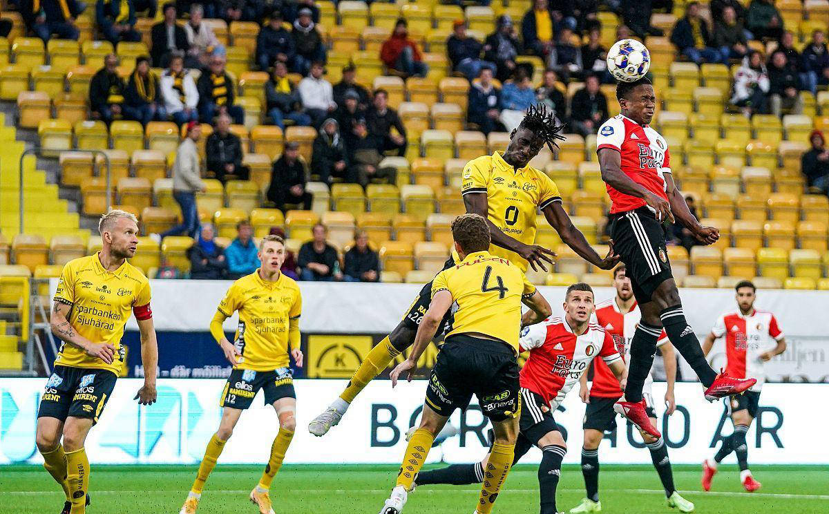 包含谢菲联客场不敌对手，降级压力加大的词条