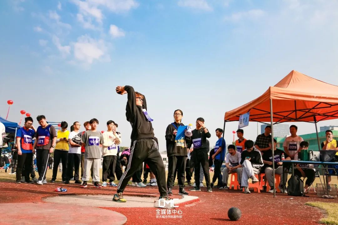 梦幻般的胜利时刻：女子足球奏响荣耀的简单介绍