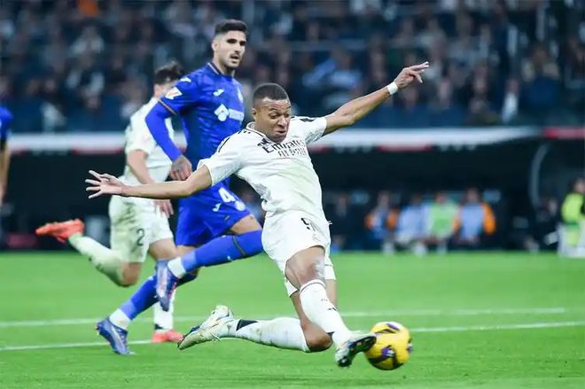 皇马开场5分钟连进两球，格列兹曼防线形同虚设！的简单介绍