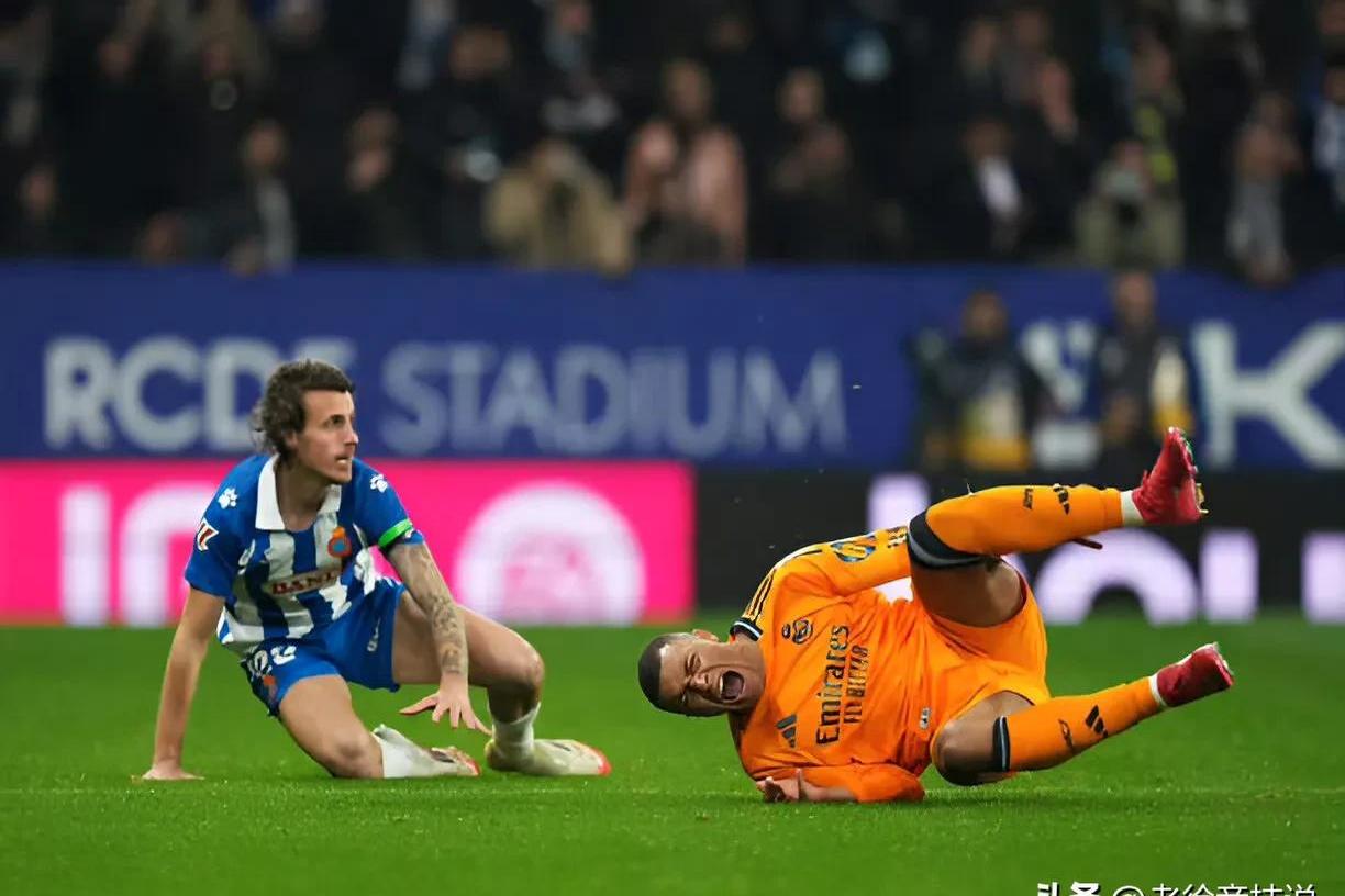  西亚卡姆爆冷击败西班牙队，败北引爆全场！