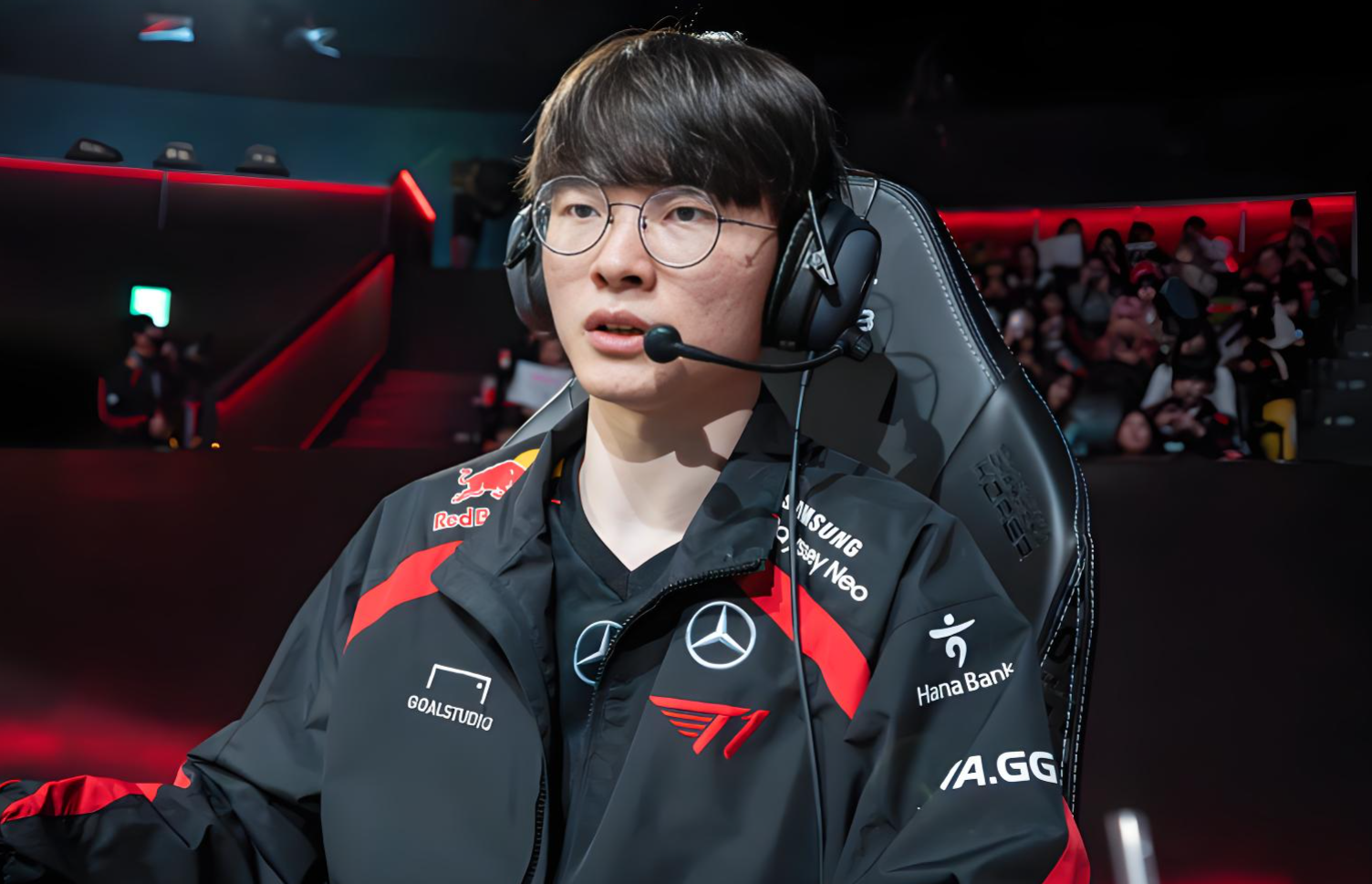  Faker迎来二十赛季高光表现，巴塞罗那球迷沸腾！